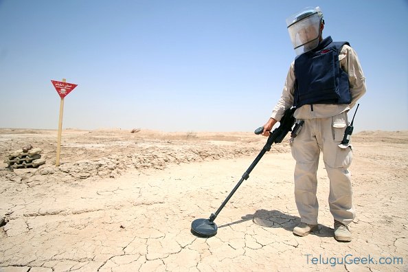 ల్యాండ్ మైన్స్ (Landmine) ను కనిపెట్టగల షూ